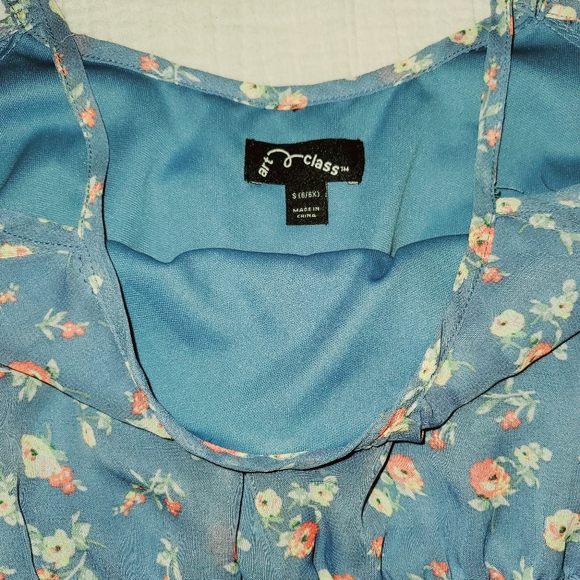 Clothing - Picture 2 of 4